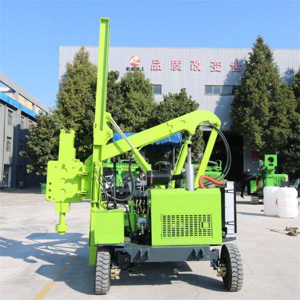 小四輪護(hù)欄打樁機的工作原理